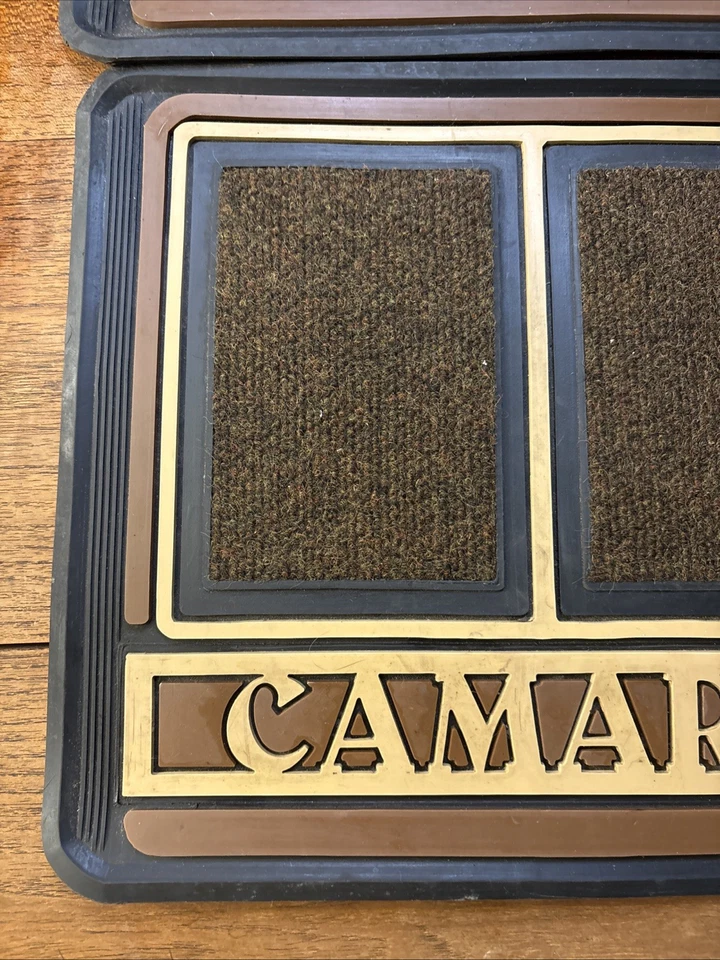 Vintage Plasticolor Chevy Camaro Brown & Black Rear Rubber / Carpet Floor Mats - Imagem 2 de 4