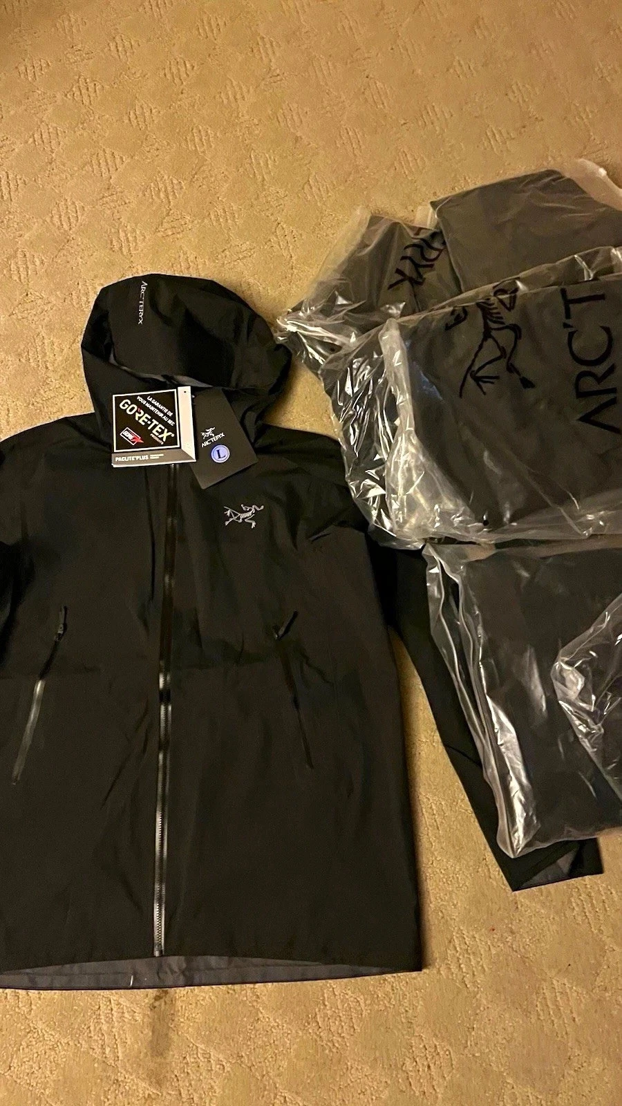 Arc'teryx Men's Black Hooded Full Zip Puffer Jacket Gore-Tex Infinium L - product detail image 1