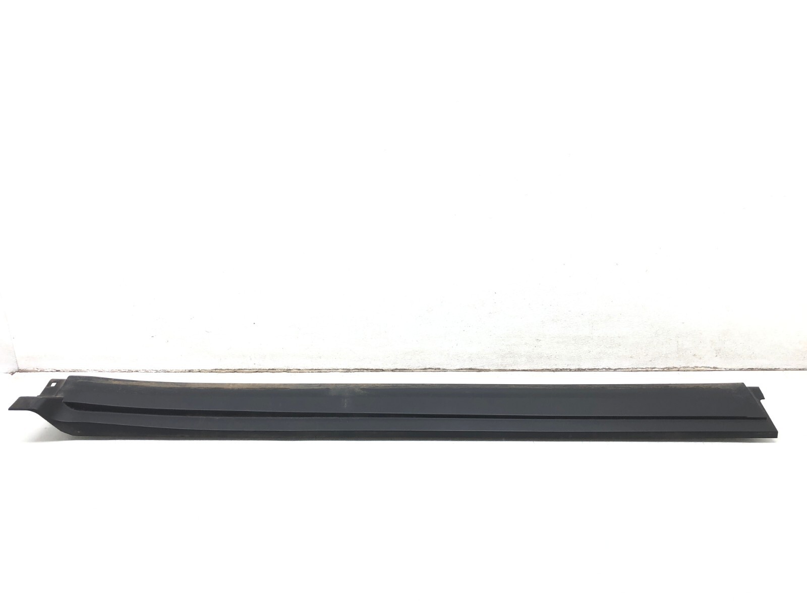 2017-2020 MASERATI LEVANTE LEFT DRIVER SIDE SKIRT ROCKER PANEL MOLDING OEM