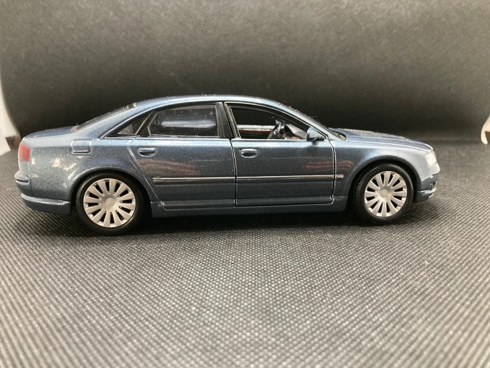 Maisto Audi A8 scala 1:26 con scatola - Immagine 2 di 4