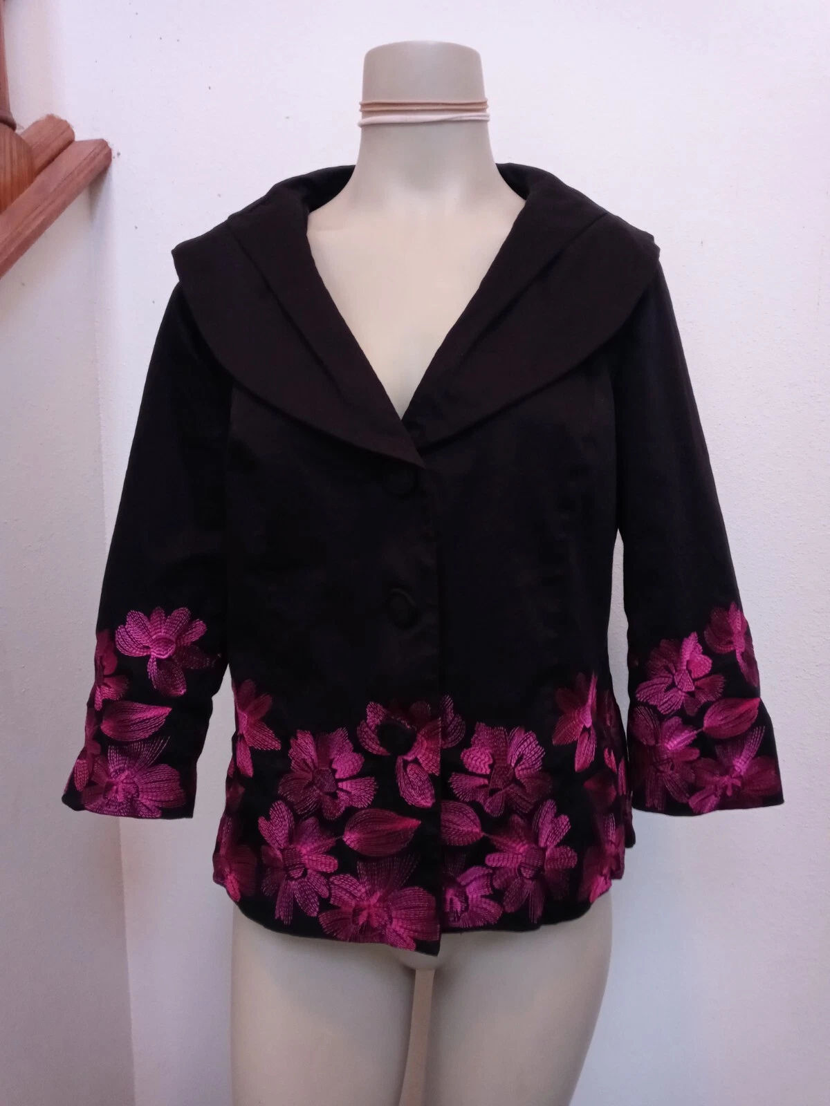 VETEMENTS Giacca donna media nera ricamata rosa fiori foderata 3 bottoni maniche a 3 4
