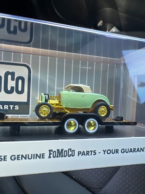 M2 Machines 1:64 FoMoCo 1976 Ford Bronco & 1932 Ford Roadster GOLD