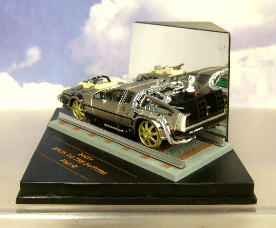 VITESSE 1/43 DELOREAN TIME MACHINE BACK TO THE FUTURE PART III 3 ON TRAIN TRACK - Image 2 of 4