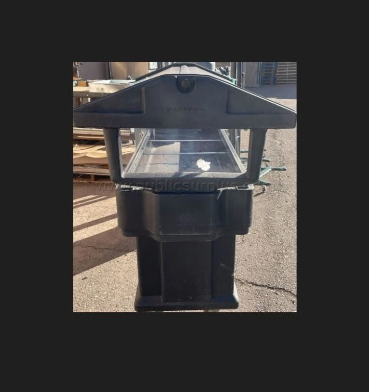 Barra de ensaladas/buffet de comida fría tamaño completo Cambro 6FBR con protector de drenaje y estornudos Foto 3 de 4