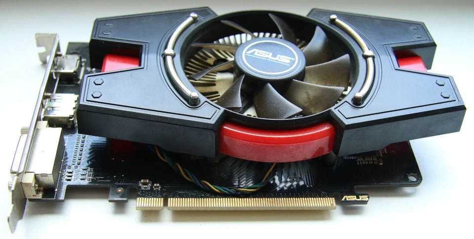 ASUS AMD Radeon HD 6670 1GB GDDR5 Video Card EAH6670/DIS/1GD5  Graphics Card - Image 4 of 4