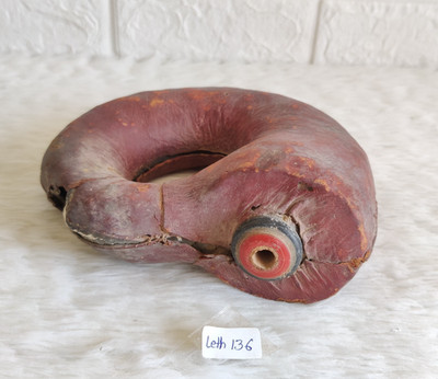 19c Vintage Leder Arbeits Papp Schießpulverflasche Rot Powder Bottle LETH136