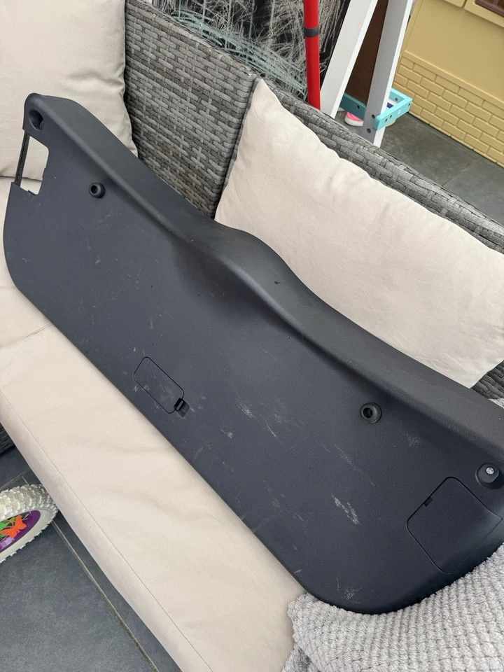 36387 2H 2012-2017 KIA RIO 5 DOOR HATCHBACK TAILGATE INNER COVER PANEL. - Image 3 of 3