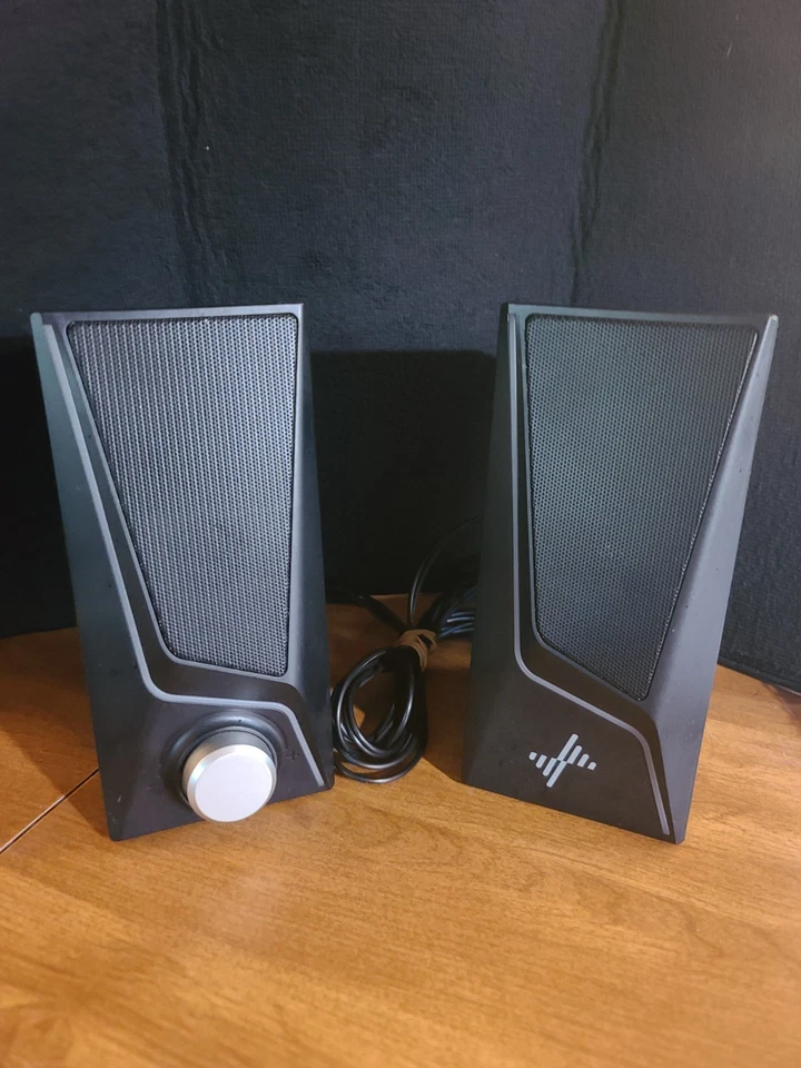 Nylavee PC Gaming Speakers 2.1 Channel Audio USB Or USB-C Port Wired Sub Woofer - Image 2 of 4