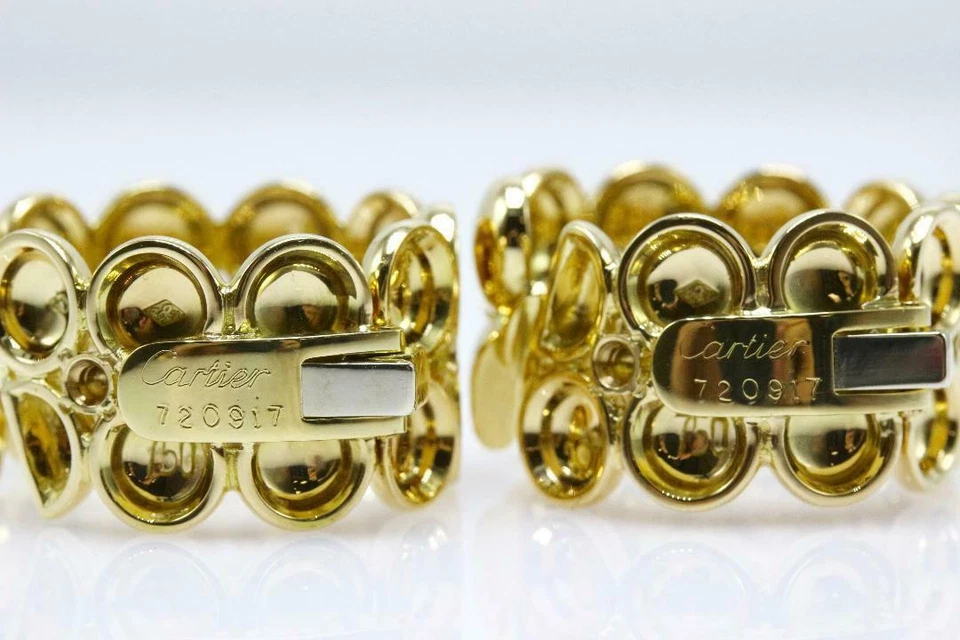 Pendientes Huggie Cartier Colección Luna de Miel Oro Amarillo 18k $10,000 Minorista Foto 4 de 4