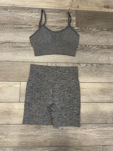 NWT Grey Seamless Workout Set-Spaghetti Strap Sports Bra & High-Waisted Shorts - Bild 1 von 5