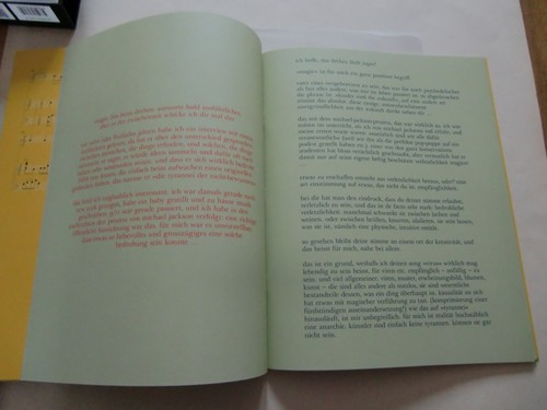 Björk / : Archives / 5 Bücher / Poster / Björks Alben + Singles als Briefmarken - Bild 7 von 15