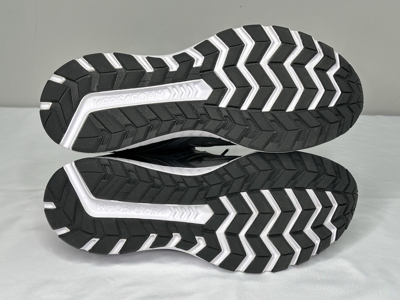 Saucony Cohesion 13 Black White Low Top Running Shoes S10559-1 Women's Size 11 thumbnail 9