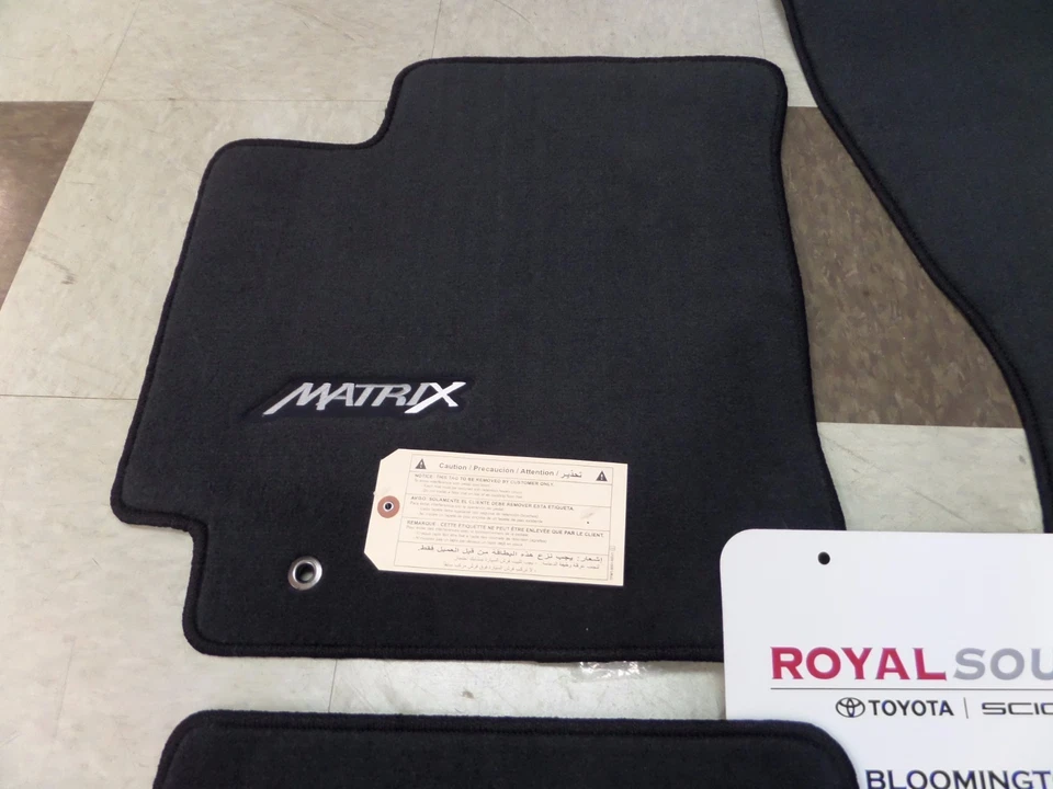 Toyota Matrix 2009 - 2013 AWD conjunto de tapetes de assoalho carpete carvão escuro original do fabricante original de equipamento original - Imagem 2 de 4