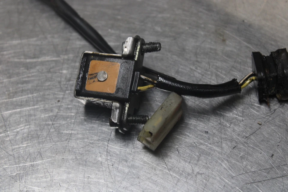 02-05 SENSOR DE RECOGIDA DE POSICIÓN DEL CIGÜEÑAL KAWASAKI ZZR1200 Foto 2 de 4