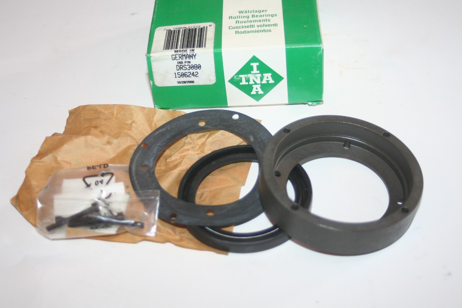 INA (Schaeffler) DRS3080 Bearing Seal Carrier Assembly 1506242 * NEW