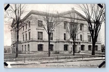 1915. DANVILLE, IND. HENDRICKS CO. COURT HOUSE. POSTCARD. SZ24