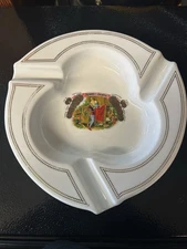 Romeo y Julieta Medallas de Oro Cigar Ashtray Ceramic