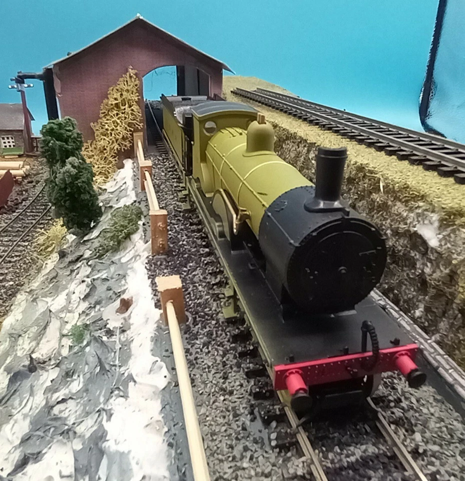 OO Gauge 1/76 Scale Greyhound Steam Locomotive Train + Tender Model Railway  - image 2 of 4