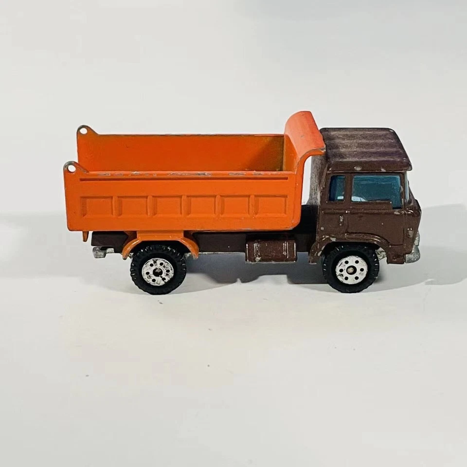 Camión de volteo fundido a presión Yatming Fastwheels 1973 vintage #8436 marrón/naranja Foto 4 de 4