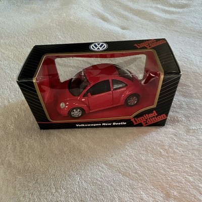 Maisto Limited Edition Volkswagen New Beetle Red Diecast Model Car 1999