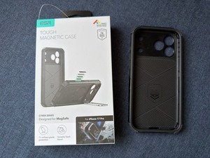 ESR iPhone 17 Pro Max Cyber Tough Magnet-Hülle (Kamerasteuerung, Stash-Ständer)