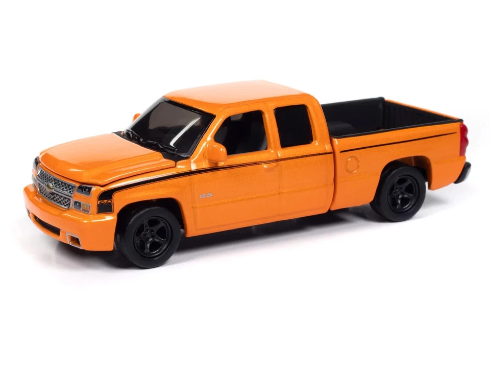 2023 AUTO WORLD 1:64 *ORANGE* 2006 Silverado SS Pickup Truck *NIP* - Image 4 of 4
