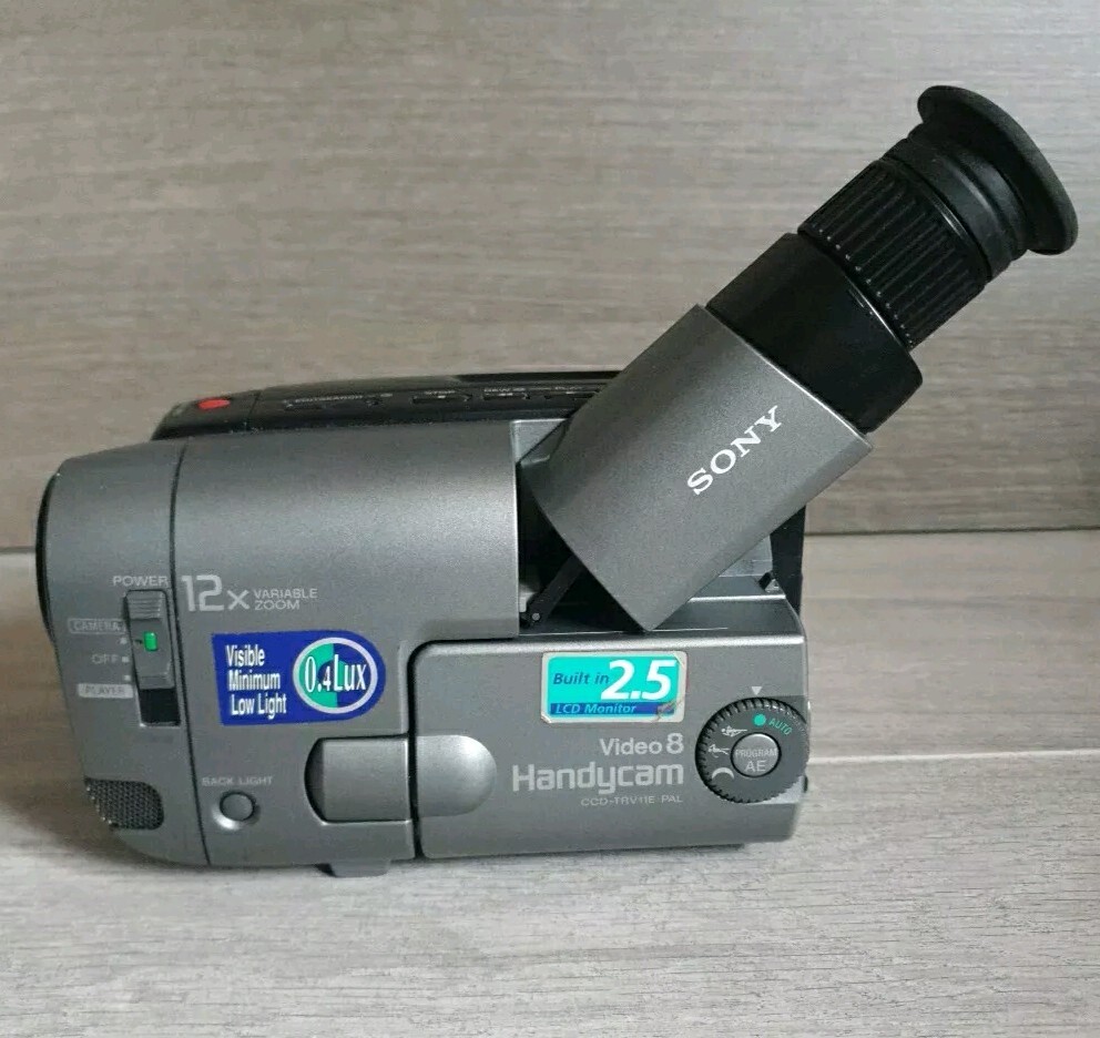Sony Video 8 Handycam CCD-TRV11E Camcorder Video Camera