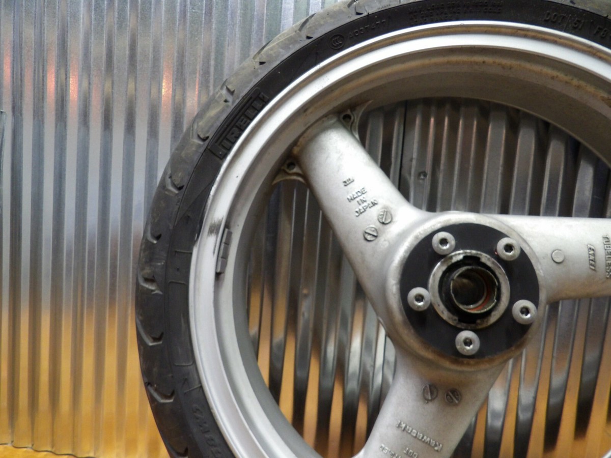 02-05 Kawasaki ZZR1200 ZX1200C FRONT WHEEL RIM W GOOD TIRE 41073