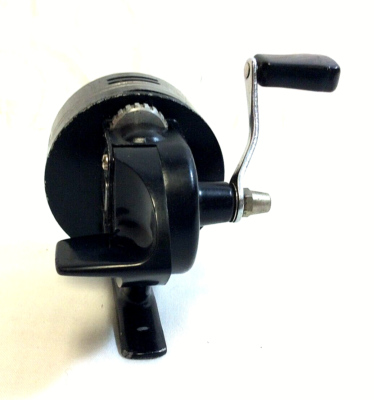 ダイワ　Daiwa　9300c Vintage DAIWA 9300C Spincasting Freshwater Fishing Reel
