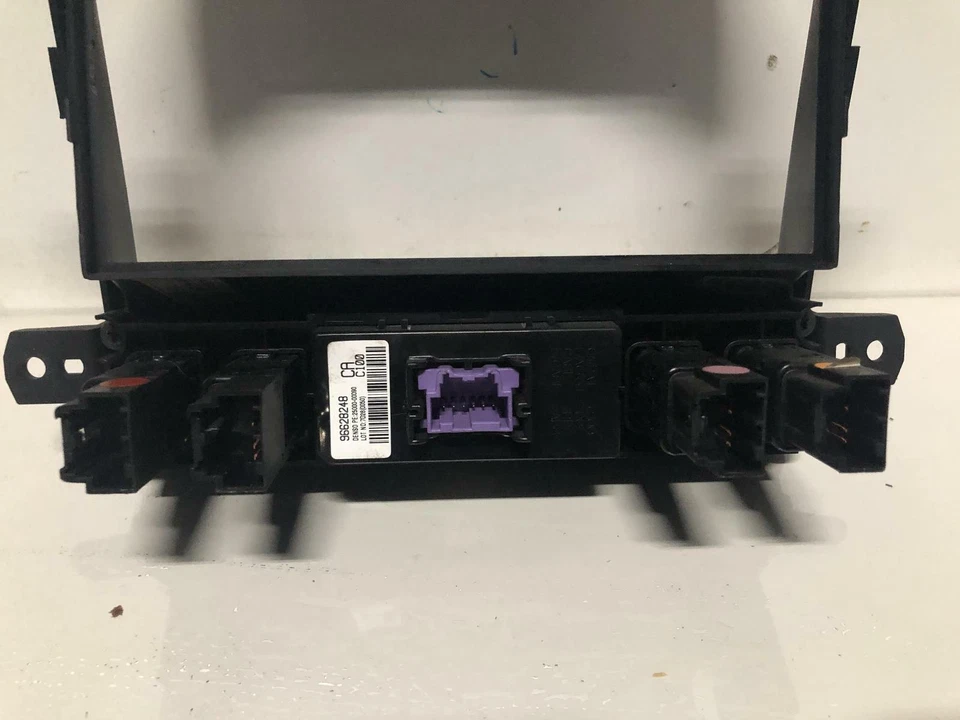 Holden Captiva Clock with Fascia CG 09/2006-02/2011 - image 3 of 4