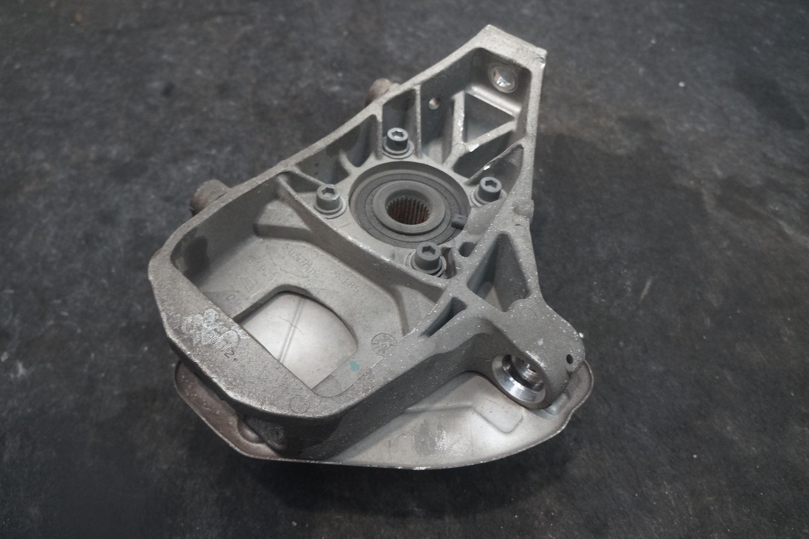 Front Left Spindle Knuckle Wheel Hub 7G43-3K185-AB Aston Martin V8 Vantage 2006