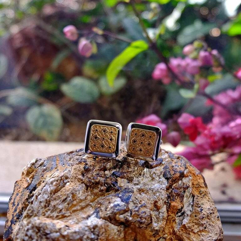 Puño floral cuadrado de ónix de corte redondo negro vintage eslabones para hombre en oro de dos tonos de 10K Foto 4 de 4