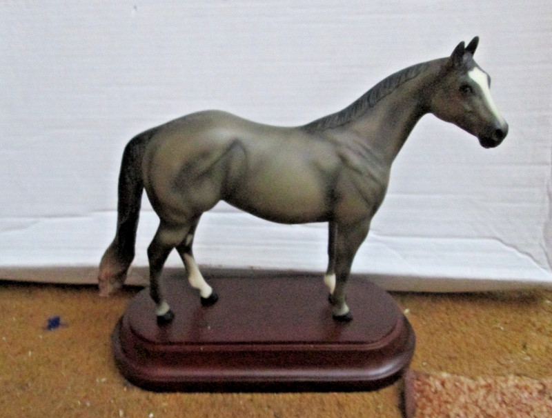grey china'/resin horse  like stone ISH Ideal Stock Horse made in China