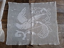 2 centrini fatti a mano a filet con filo perlè avorio vintage.