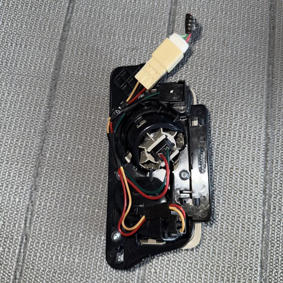 2011 - 2014 Toyota Sienna Rear Left Side Interior Courtesy Light Lamp OEM - Image 2 of 3