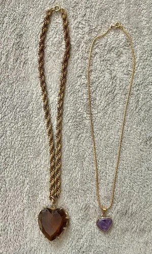 Two charming vintage costume jewelry heart necklaces 1950-1970 gold and purple