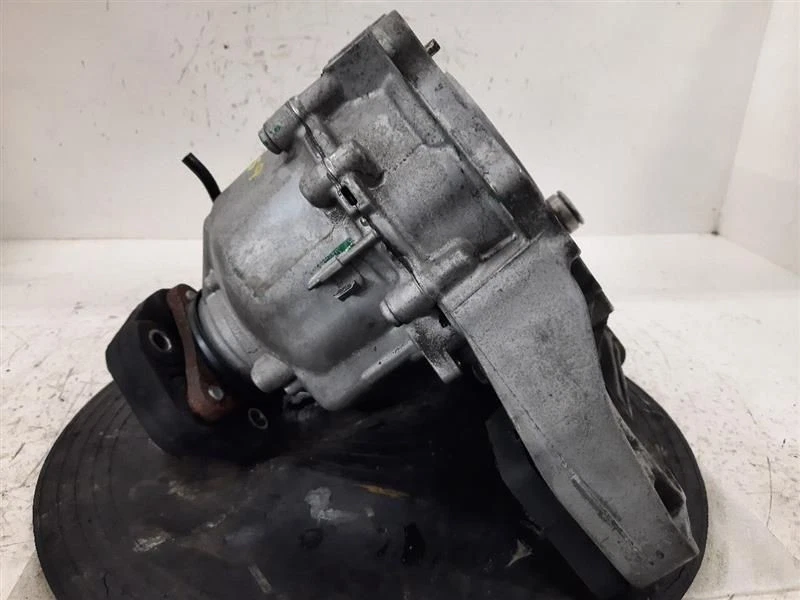 2012-2017 BMW X3 X4 X5 X6 Transfer Case Assembly OEM - Image 2 of 3