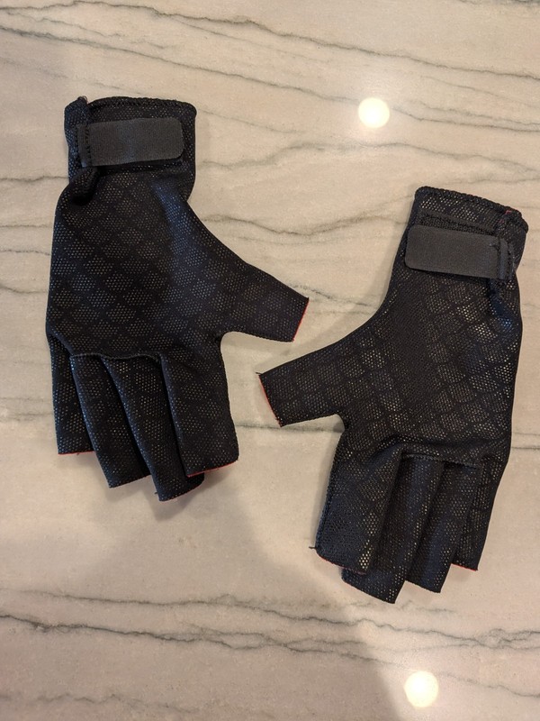 Thermoskin Black & Red Half Finger Gloves Adjustable Strap Unisex Adults Pair