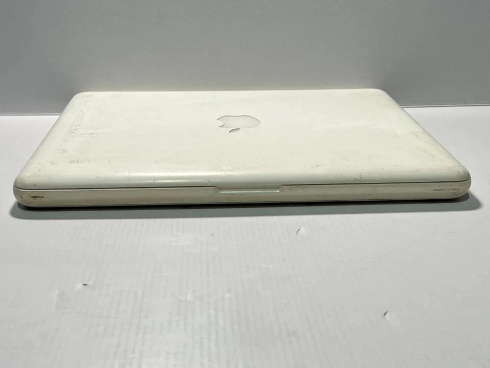 Apple MacBook A1342  White 13” 2009 Laptop for Spares / Repairs - Image 3 of 4