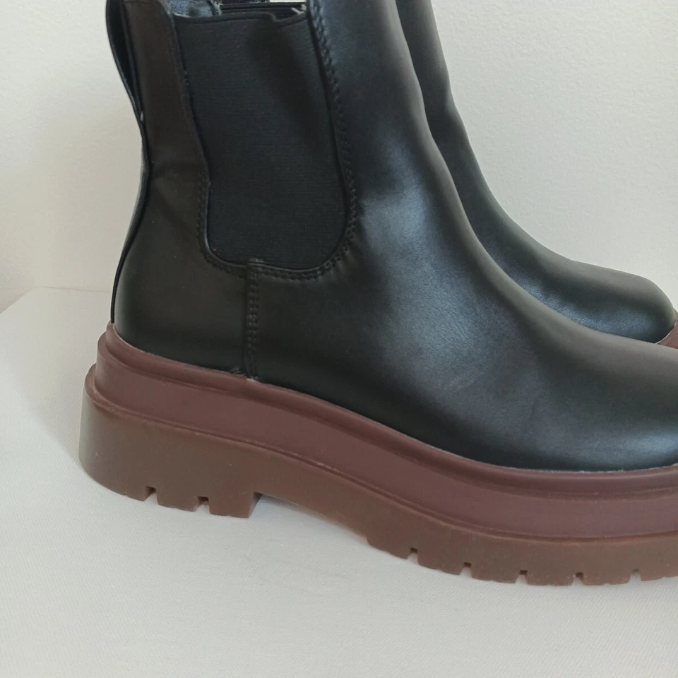 Botas australianas de plataforma Y2K URBAN OUTFITTERS para mujer talla 9 cuero negro/marrón Foto 3 de 4