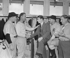 Joe Dimaggio Being Greeted By Teammates 1939 Old Baseball Photo