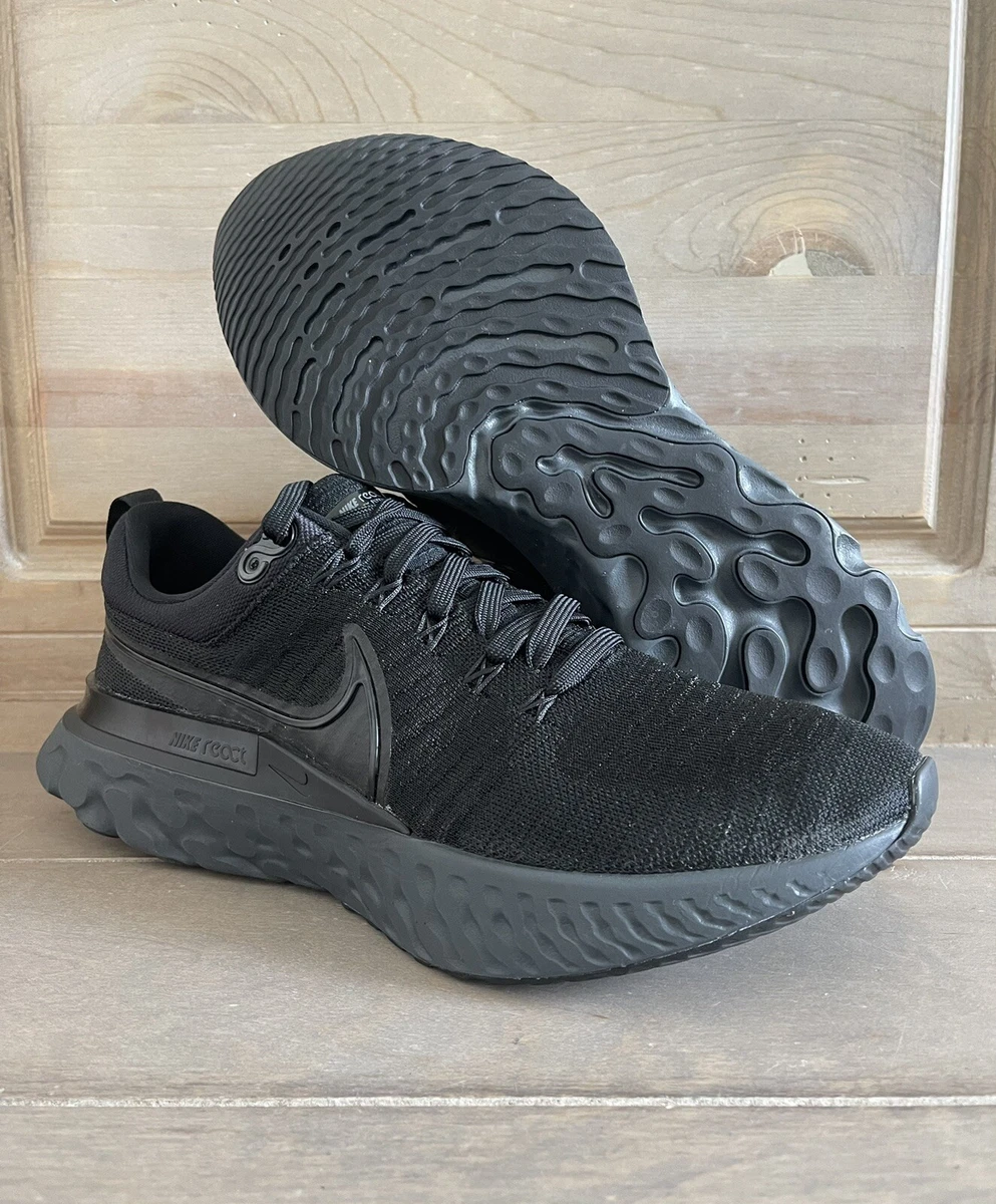 all black flyknit