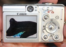 Canon PowerShot SD200 ELPH Silver Digital Camera Turns on- CRACKED SCREEN! PARTS