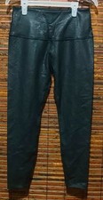 Black High Rise Midi Capri Length Leggings by BEYONDYoga Size L