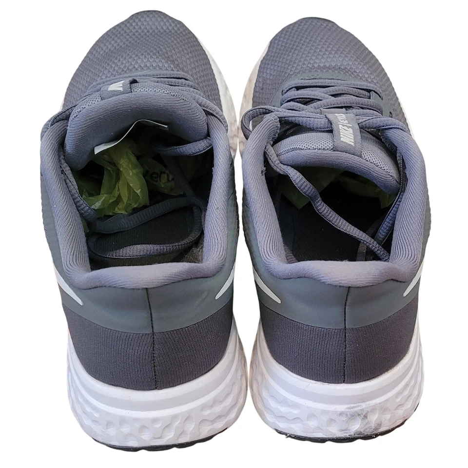 Nike Revolution 5 Mujer Gris Tenis Zapatos para Caminar o Correr Talla 7.5 Usados en Excelente Condición Foto 4 de 4