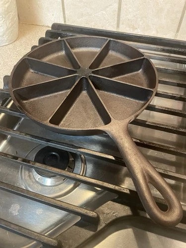 Vintage BSR Cast Iron Cornbread Pan 7-Mark, Late 60s, 8-Wedge Skillet USA