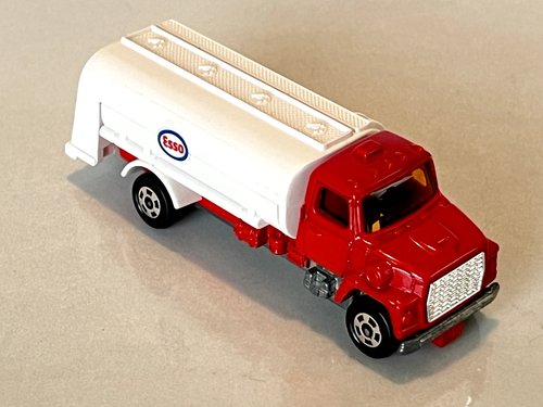 Tomy Tomica F62 Ford Tanker Truck "ESSO" - Picture 4 of 7