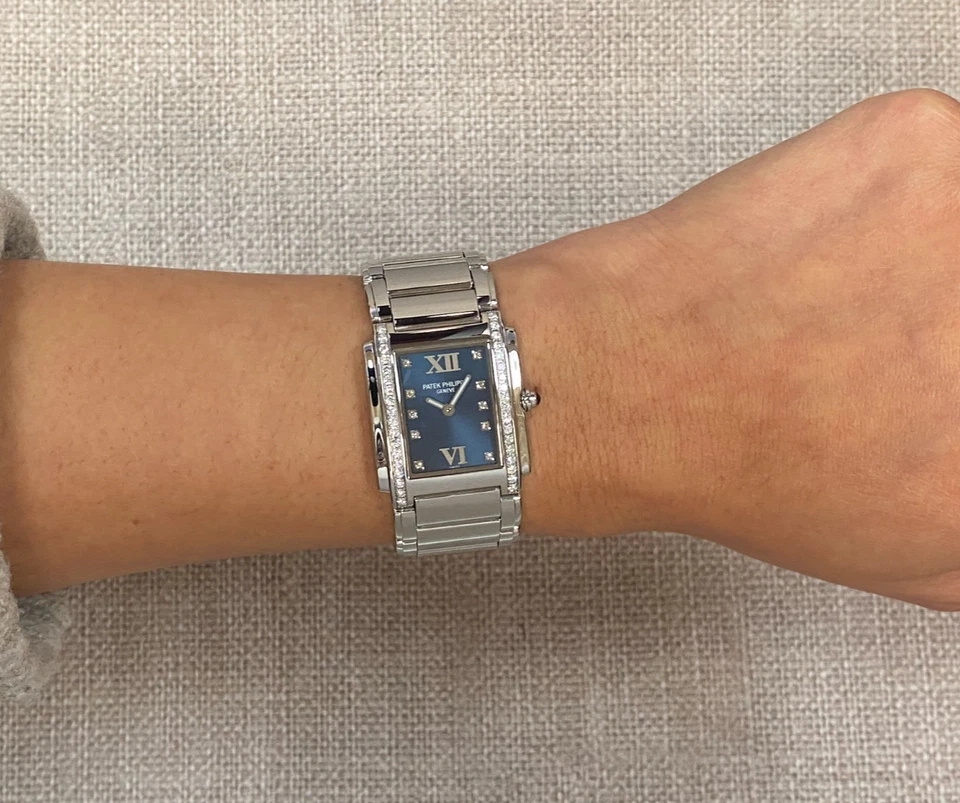 Reloj para dama Patek Philippe Twenty~4 acero y esfera azul diamante 24 4910/10A Foto 4 de 4