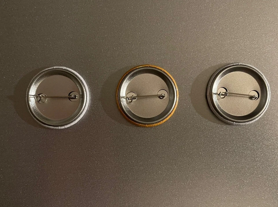 Juego de prendedores lésbicos estilo retro  Foto 3 de 3