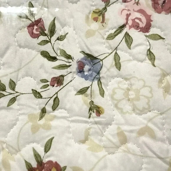 Juego de 3 edredones Hotel at home Queen estampado floral rosa y malva Foto 3 de 4